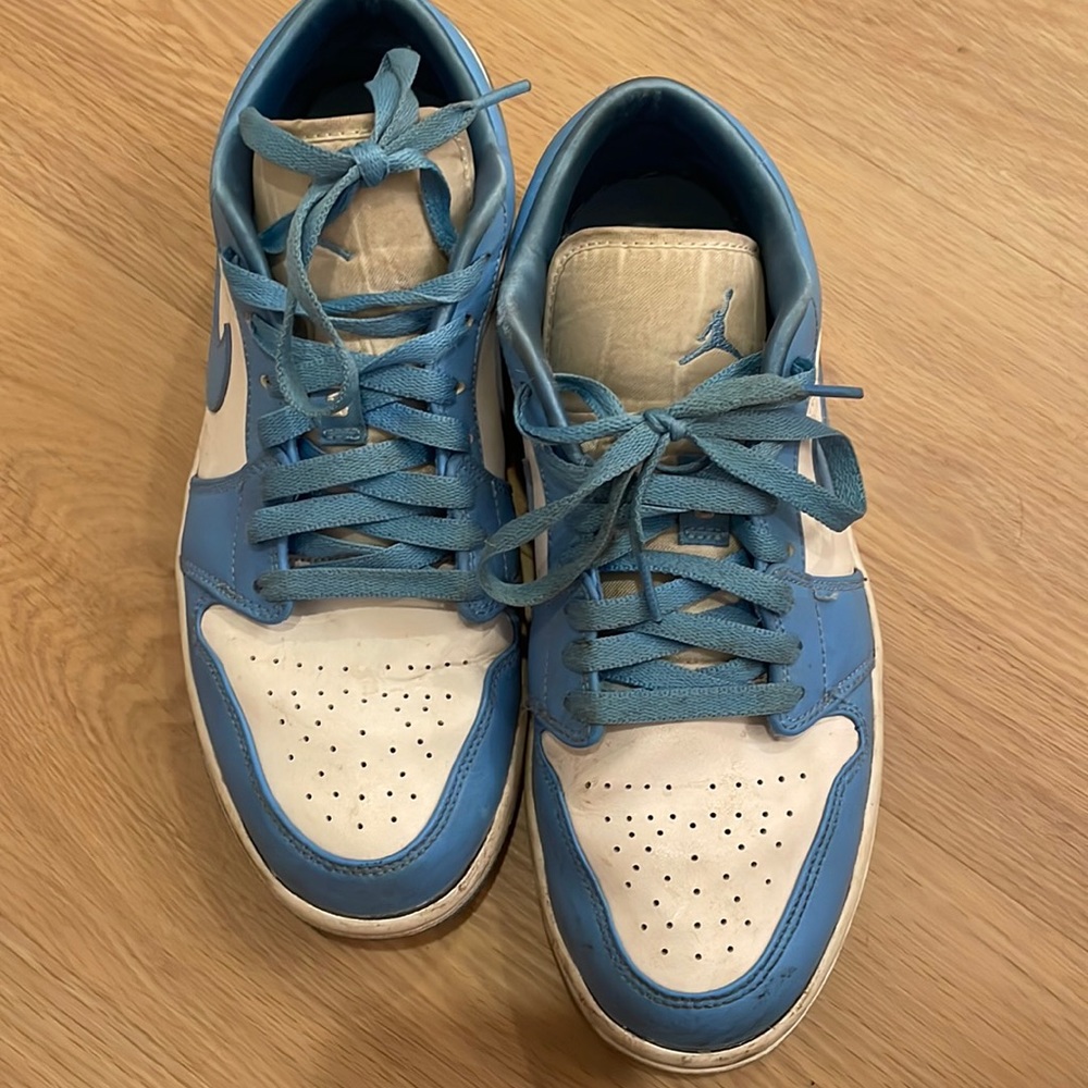Woman’s or mens low dunks